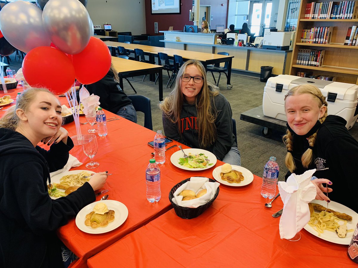 NwctaHawks's tweet photo. @NwctaHawks NWCTA Capstone Day 2022! @NWCTAPrincipal @CCSDMagnet https://t.co/980gy9ntax