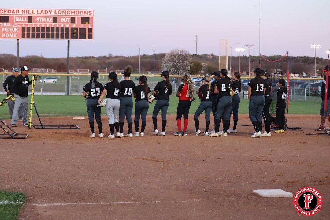 DfwFirecrackers's tweet photo. Great workout put on last night by Coach @JoeMtz28 !! Big thank you to everyone that made it out! #FCDFW #AllGas @FCDFWHernandez @IHartFastpitch https://t.co/6fdhskM5Yc
