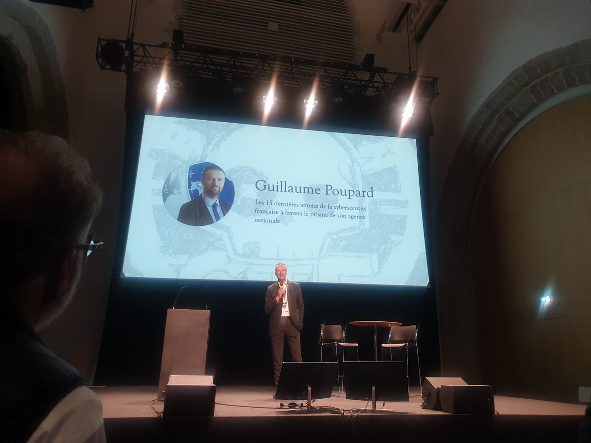 _SaxX_'s tweet photo. Place à la dernière keynote assez folle de G. Poupard, Directeur de l'ANSSI. Il revient sur 15 années de cyber en France. #BreizhCTF https://t.co/Eatcv2yFf5