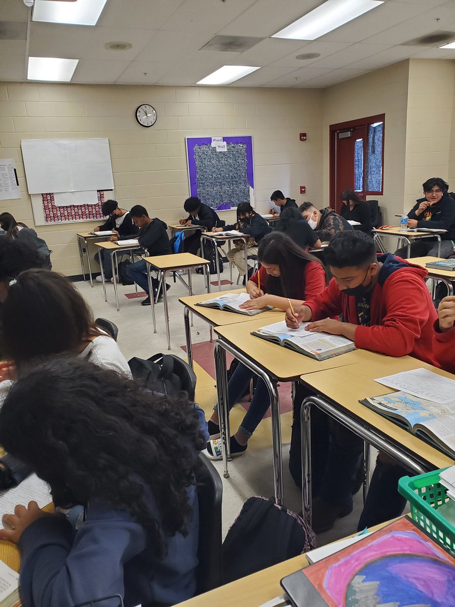 PeggyGilbert83's tweet photo. Students engaging with text today! #PascoMiddlePirates #PiratesEngaged #SailingOn @mhetzlernettles https://t.co/9oMDGkUOgX