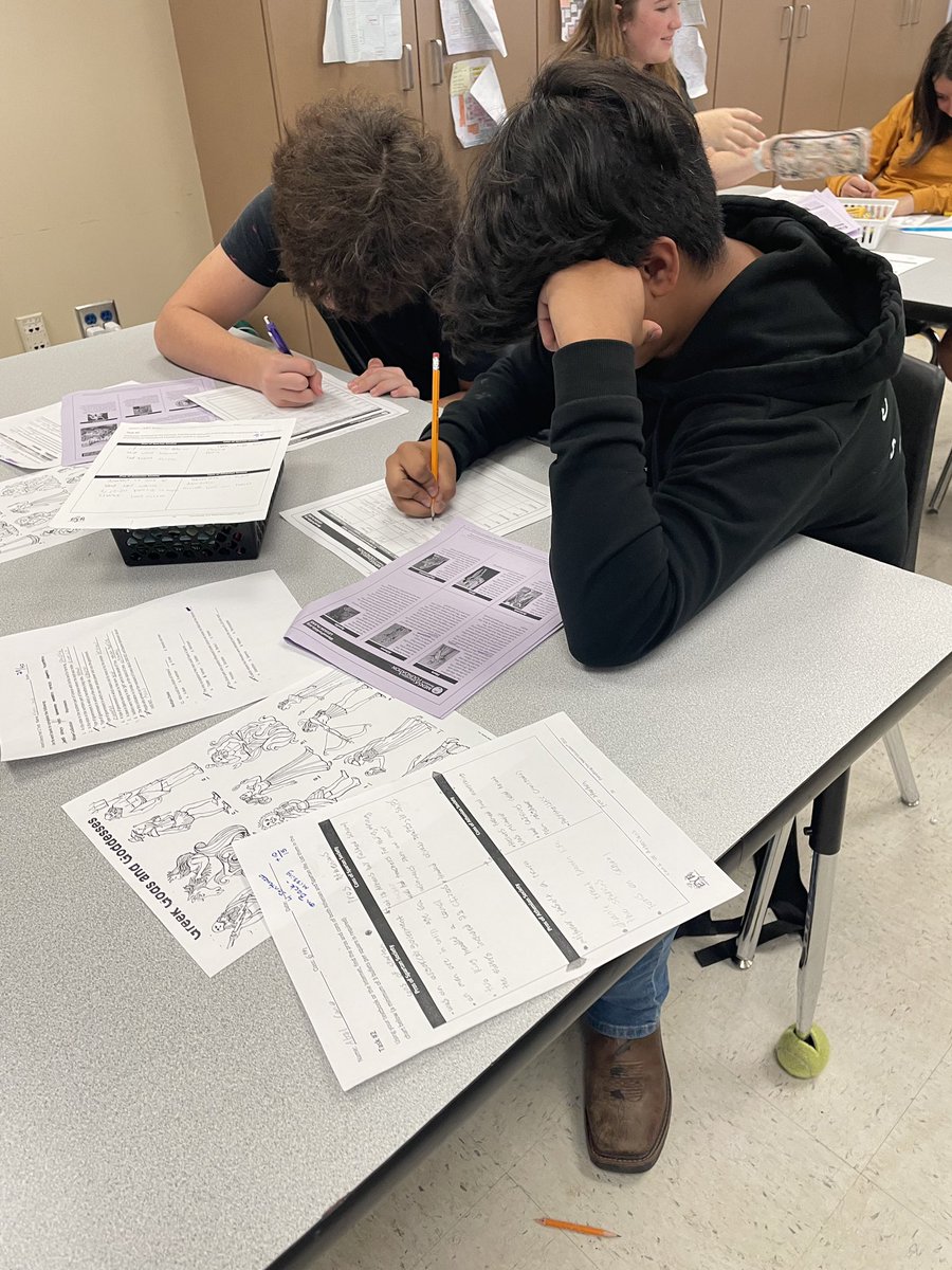 PeggyGilbert83's tweet photo. Students engaging with text today! #PascoMiddlePirates #PiratesEngaged #SailingOn @mhetzlernettles https://t.co/9oMDGkUOgX