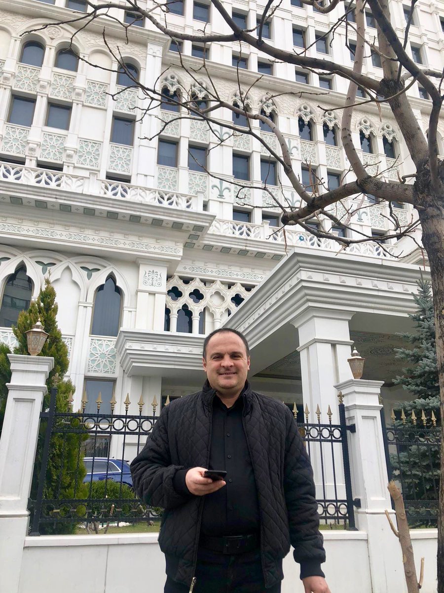 anchormanmurat's tweet photo. Tam olarak Şöyledir; 🤔
!  !  !
-Kimse yokken birileri olur..
-Herkes gelince onlar unutulur..
-Gün bitince bir takım şeyler konuşulur ..

       Hayırlı ramazanlar.. https://t.co/wq5KuESmJg