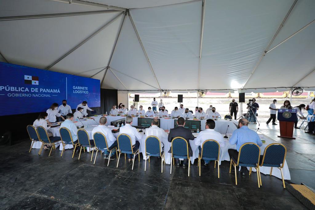 gabycarrizoj's tweet photo. Pusimos en marcha VACONT, herramienta para la validación de contenedores de trasbordo y también implementamos la Plataforma de Logística y Comercio Exterior, reduciendo tiempos y costos de las operaciones, a su vez brindando más eficiencia y seguridad en la cadena de suministros. https://t.co/J79YFG3fOn