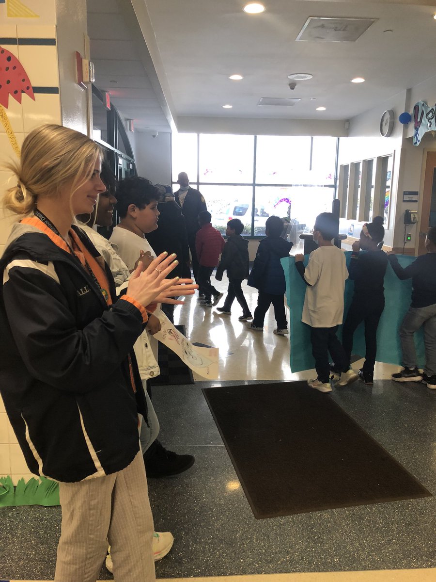 Asbury Park’s AmeriCorps was very excited to participate in Thurgood Marshall Elementary’s Autism Awareness Parade ! We all had lots of fun celebrating our differences!! 🥳😁 @Dr_LJackson <a href="/Asbury_ParkSD/">Asbury Park Schools</a> <a href="/americorpsnj/">AmeriCorpsNJ</a>