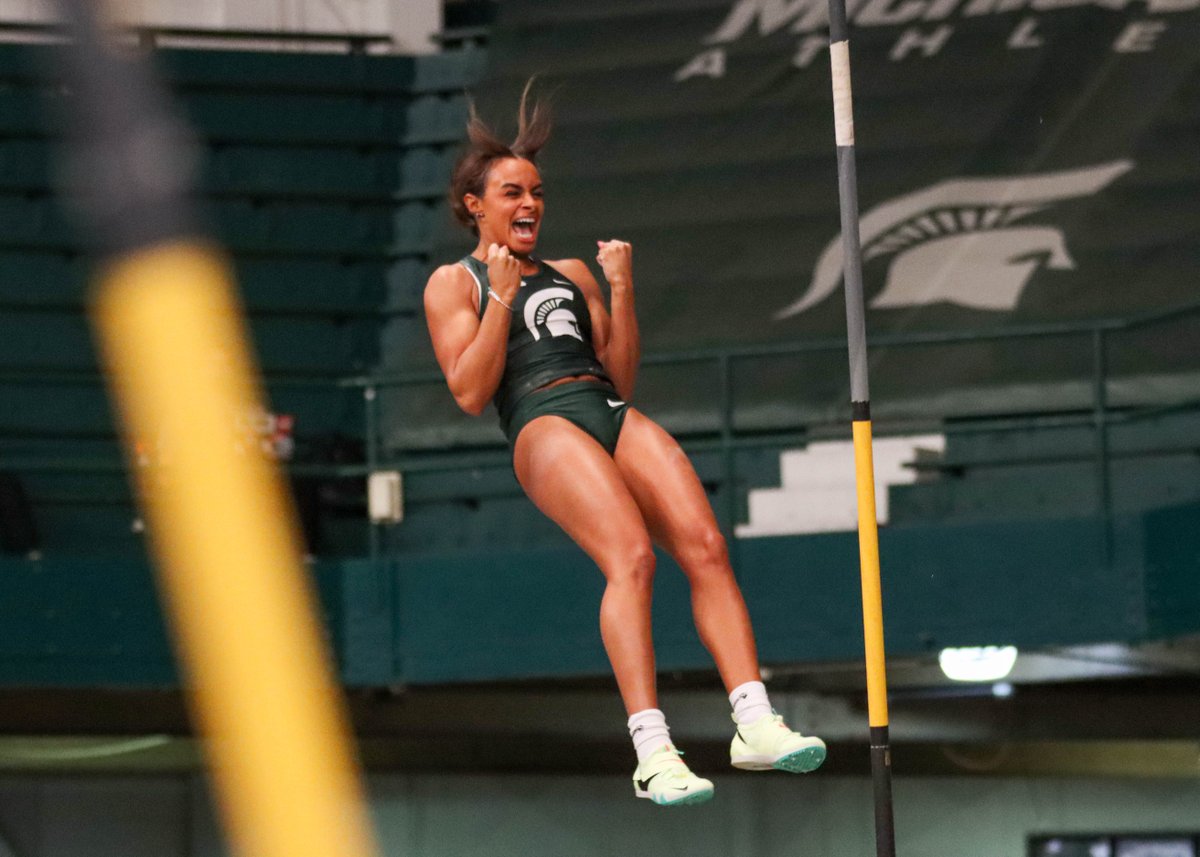 MSU_TFXC's tweet photo. Women's Pole Vault Invite | Sophia Franklin finishes as the top collegiate vaulter at 4.32m, while Calli Ostapowicz sets a new outdoor PR with a top 4.02m vault.

#GoGreen https://t.co/cC2L3CmiDU