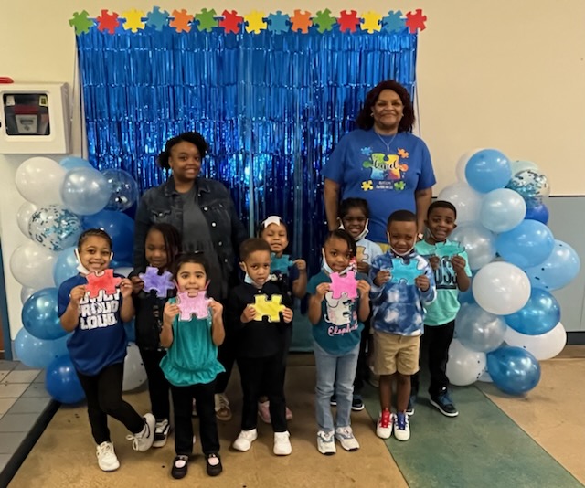 We light it up for Blue for #WorldAutismAwarenessDay , <a href="/RheLancaster/">RHELancaster</a>  #KingsKids, #itsoktobedifferent