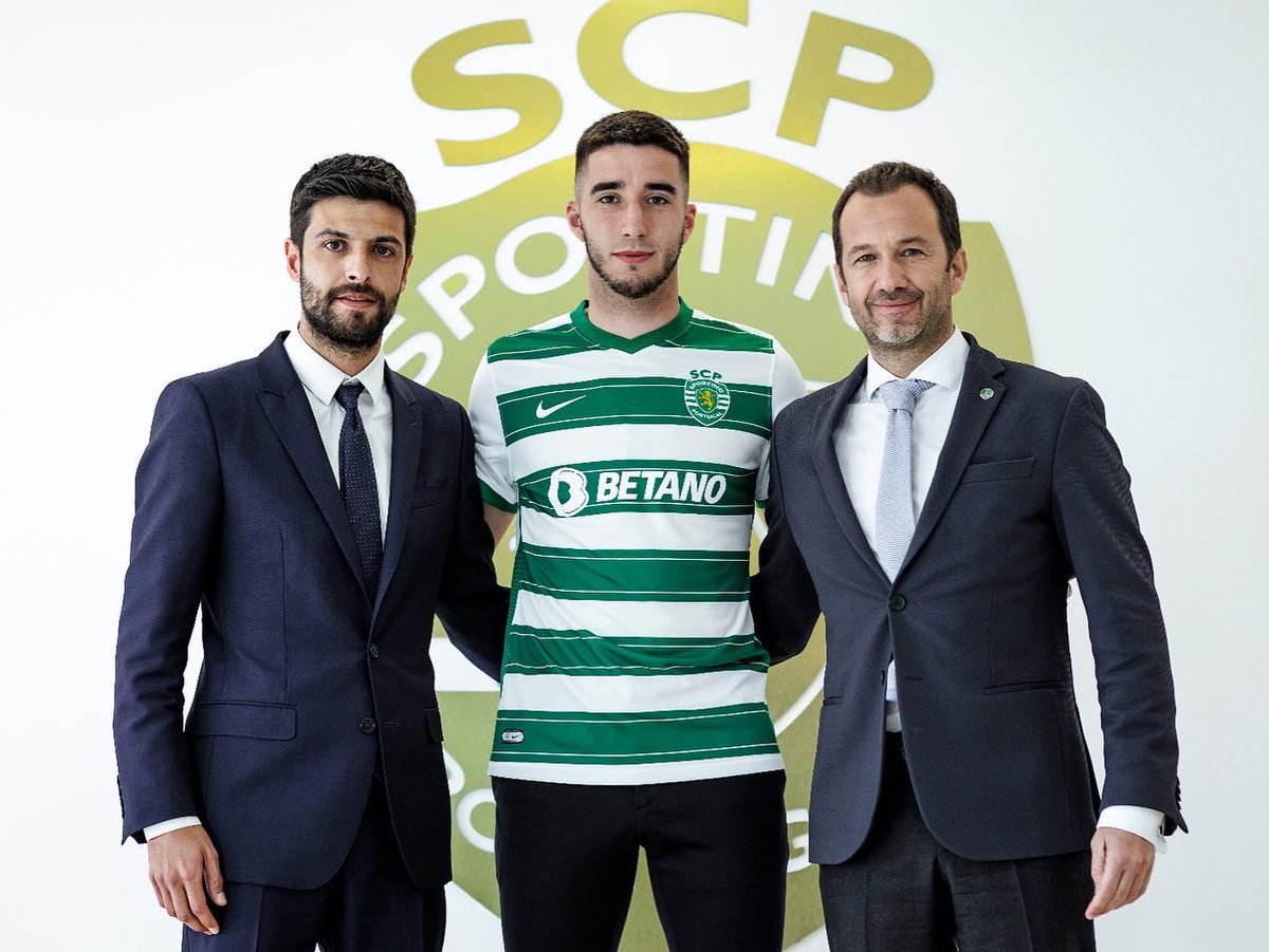 Goncaloinacio25's tweet photo. Muito feliz e orgulhoso por continuar a jogar pelo meu clube. Desde o Pólo EUL até ao Estádio José Alvalade aprendi que os sonhos se conquistam com muita dedicação e trabalho. Assim continuarei, a dar tudo de leão ao peito! Vamos por mais. #EuSouSporting 💚 https://t.co/IXYCTDxcdj