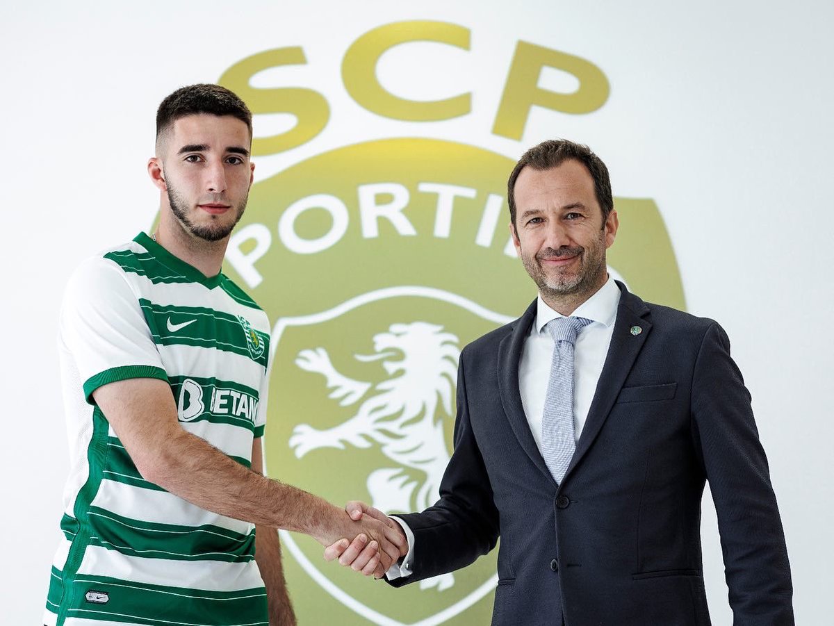 Goncaloinacio25's tweet photo. Muito feliz e orgulhoso por continuar a jogar pelo meu clube. Desde o Pólo EUL até ao Estádio José Alvalade aprendi que os sonhos se conquistam com muita dedicação e trabalho. Assim continuarei, a dar tudo de leão ao peito! Vamos por mais. #EuSouSporting 💚 https://t.co/IXYCTDxcdj