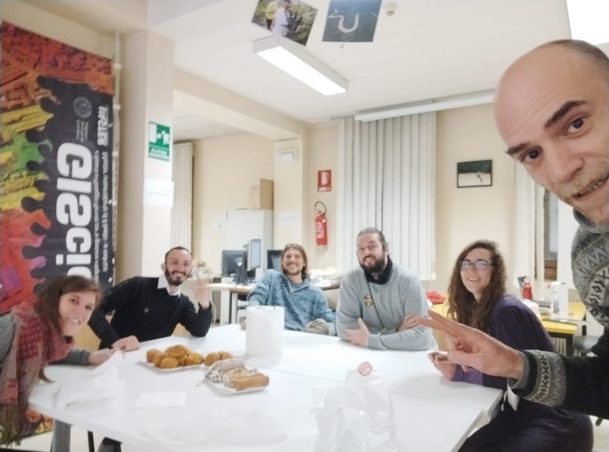 MasterGIS_Droni's tweet photo. Backstage di questa #GeoNight!
#geonight2022 #1aprile #unipd #mastergiscience https://t.co/vIBthTljFA