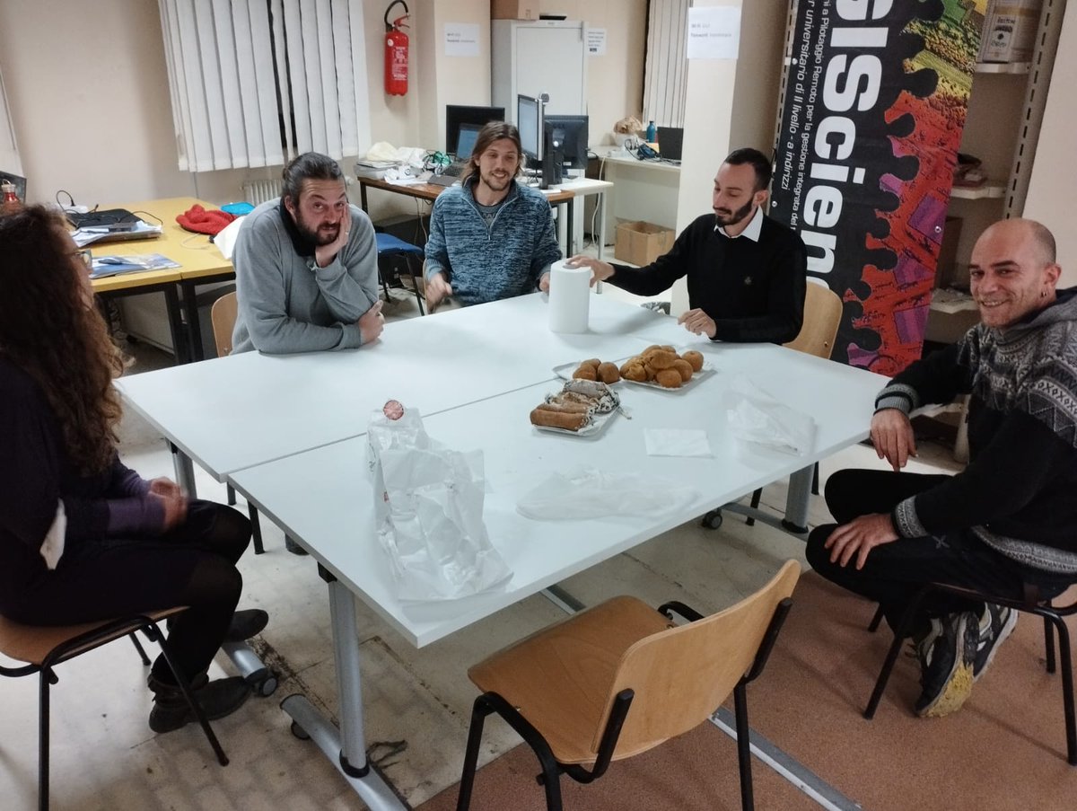 MasterGIS_Droni's tweet photo. Backstage di questa #GeoNight!
#geonight2022 #1aprile #unipd #mastergiscience https://t.co/vIBthTljFA