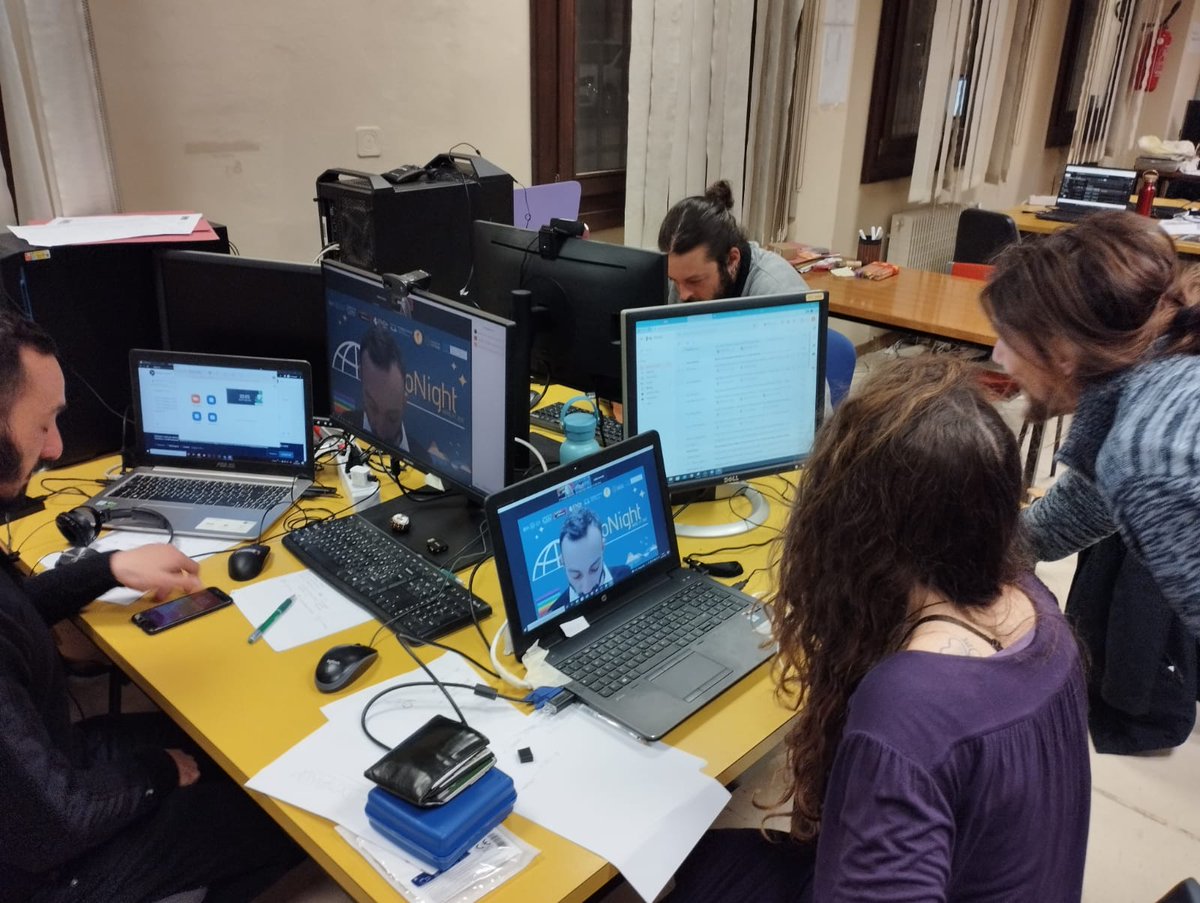 MasterGIS_Droni's tweet photo. Backstage di questa #GeoNight!
#geonight2022 #1aprile #unipd #mastergiscience https://t.co/vIBthTljFA