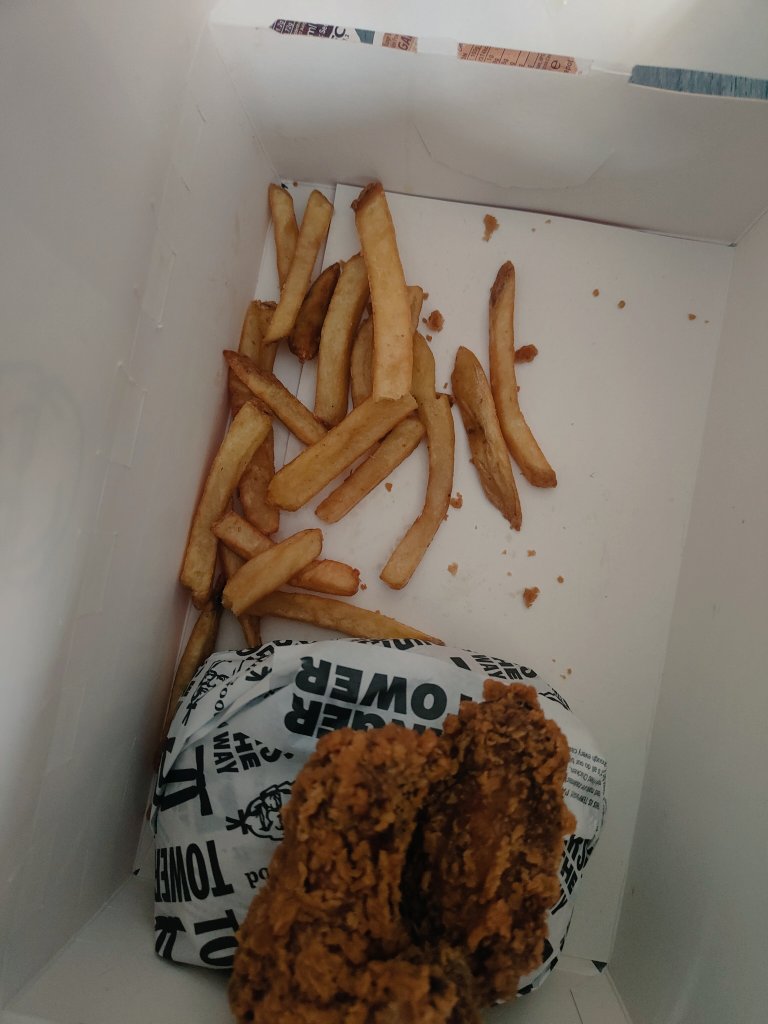 doyley2005's tweet photo. I think someone at @KFC_UKI has played a late April's Fool joke on me here. What in god's earth is that?!!!! 😤😑🤦 https://t.co/QAckl4bZnG