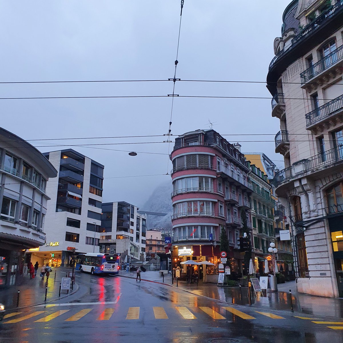 arylana's tweet photo. A very cold day in #montreux #Switzerland https://t.co/VgGgya9j2i