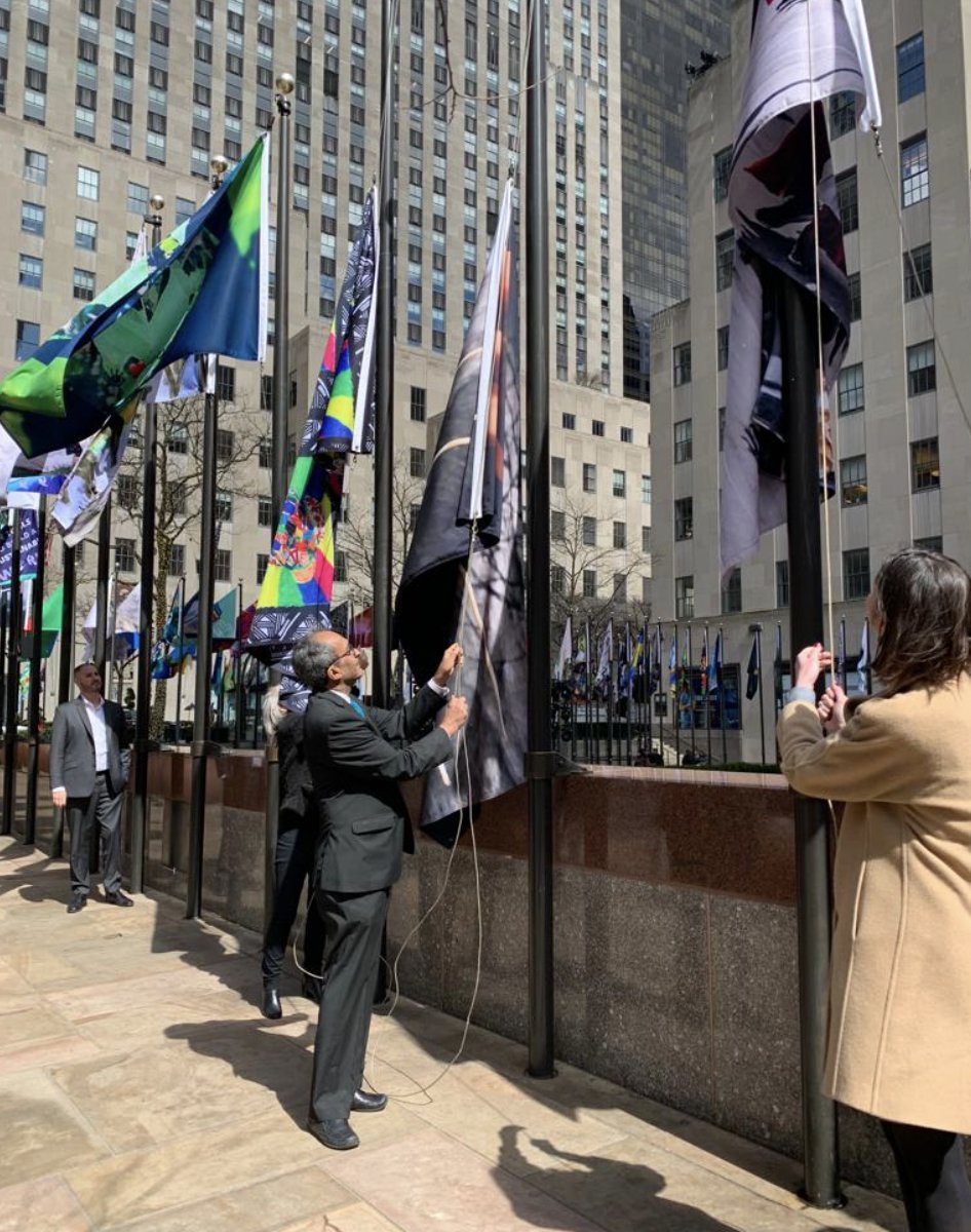 UNEP_NYO's tweet photo. UNEP NYO Director @jahmad111 participated in the opening ceremony of the #FlagProject in collaboration with @rockcenternyc and @ClimateMuseum
Visit the Rockefeller Plaza to experience the artwork! #OnlyOneEarth https://t.co/1SFNBXao0V