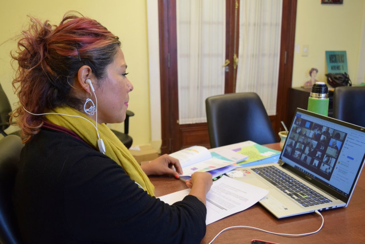 MinGenerosAR's tweet photo. Los medios de comunicación son actores claves para la transformación social y la construcción de una Argentina sin violencias de género. 

Durante esta semana llevamos adelante capacitaciones en #LeyMicaela para trabajadorxs de @rta_se. https://t.co/Ut4gacxa2p