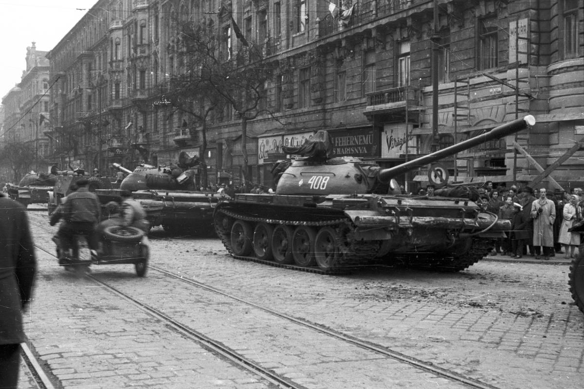 sentdefender's tweet photo. How quick the Hungarian Government is to forget the past, the Revolution of 1956 was one of the first signs of Revolt against the Soviet Union and now Ukraine is fighting the same Enemy that the Hungarian People Fought and Died against many decades ago. https://t.co/s4puo7RTKb