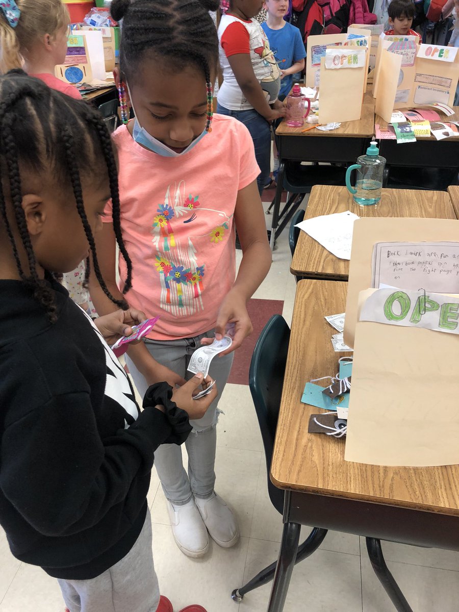 ParksideIB's tweet photo. 🐼💚Our 2nd graders have gained a better understanding of goods and services through their unit of inquiry - “Economics in the Community.”  They produced goods and sold them in their very own stores. @apsupdate @IBinAPS @principalfoster @drkalag @DrLisaHerring @parksideaps https://t.co/5gxEoQLRrW