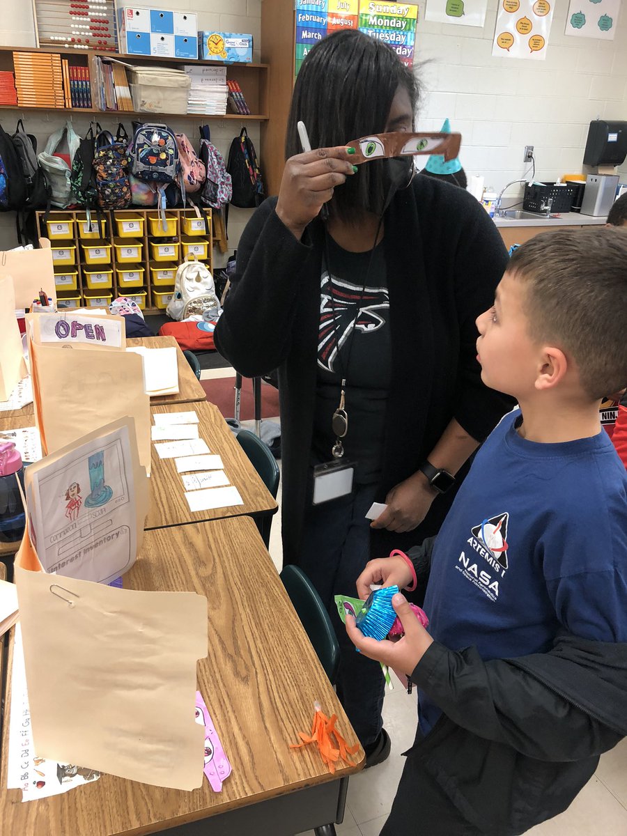 ParksideIB's tweet photo. 🐼💚Our 2nd graders have gained a better understanding of goods and services through their unit of inquiry - “Economics in the Community.”  They produced goods and sold them in their very own stores. @apsupdate @IBinAPS @principalfoster @drkalag @DrLisaHerring @parksideaps https://t.co/5gxEoQLRrW