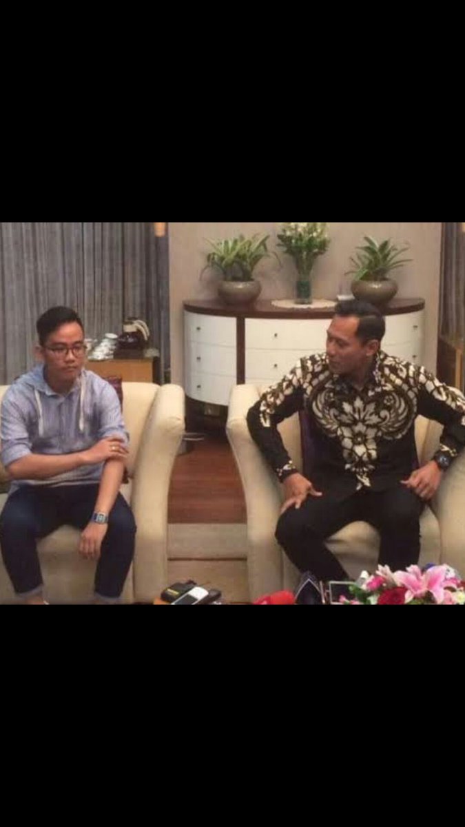 Seandainya,dlm Pemilu 2024 ada 2 calon ini.
Kalian pilih yang mana?
<a href="/gibran_tweet/">Gibran Rakabuming</a>   🔃 RT 
<a href="/AgusYudhoyono/">Agus Harimurti Yudhoyono (AHY)</a>  ❤ L 

📸  GOOGLE