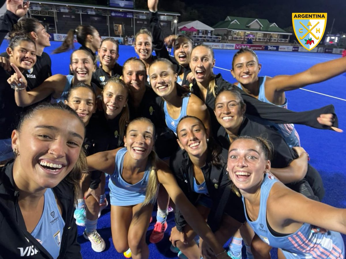 Las SONRISAS del DEBUT 😄🤗

#LasLeoncitas 🇦🇷 vencieron a Austria 🇦🇹 por 8 a 0 en el primer partido de la fase de grupos.

🤜🇦🇷🤛