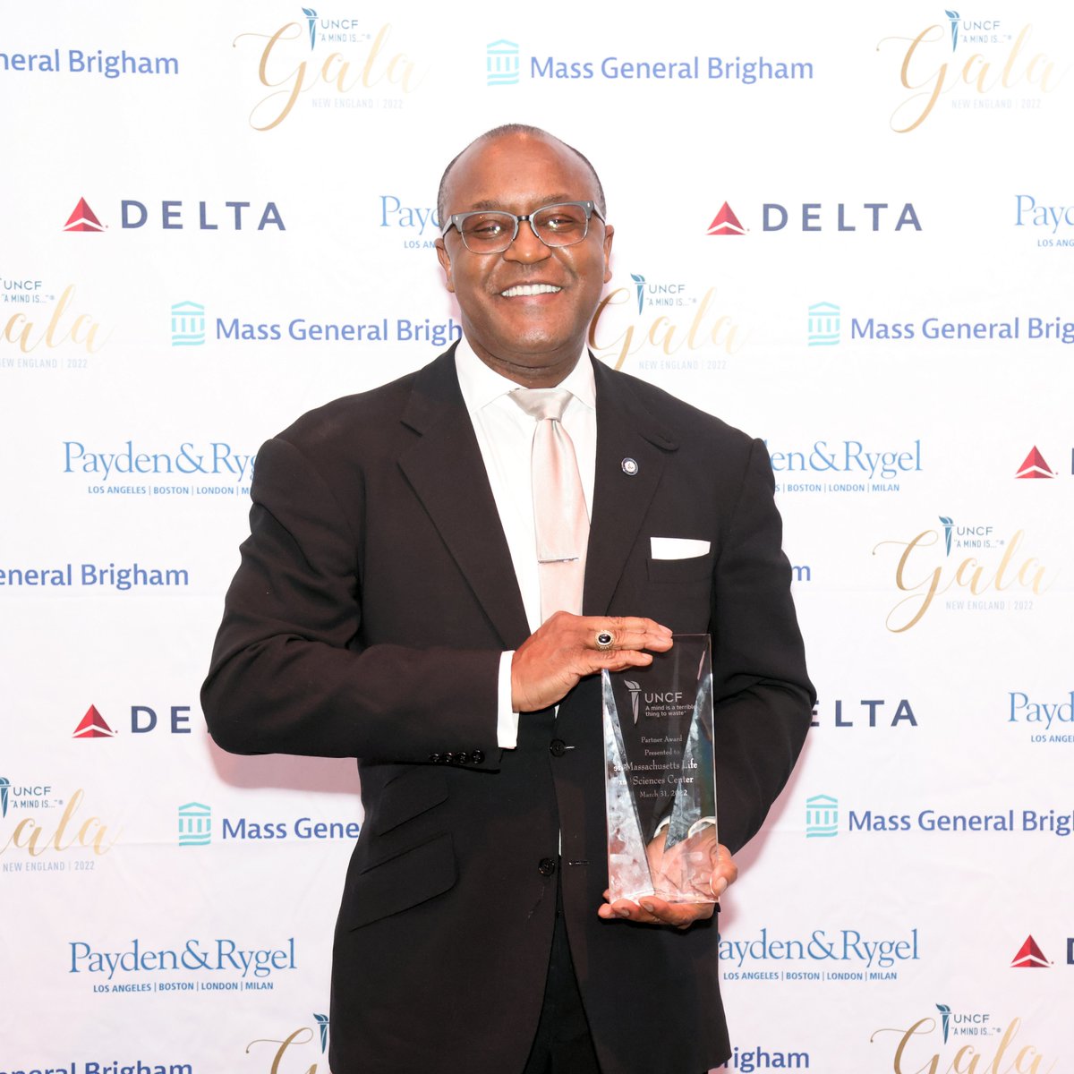BostonUncf's tweet photo. UNCF’s 2022 Partner Award Recipient @kennturner, President and CEO @MALifeSciences. Thank you for supporting the United Negro College Fund’s mission to help underrepresented students. #AMindIs #UNCF #Gala #2022AMindIsGala #UNCFBoston #Gala #HBCUsMatter #bostonparkplaza @uncf https://t.co/baTNx65uzt
