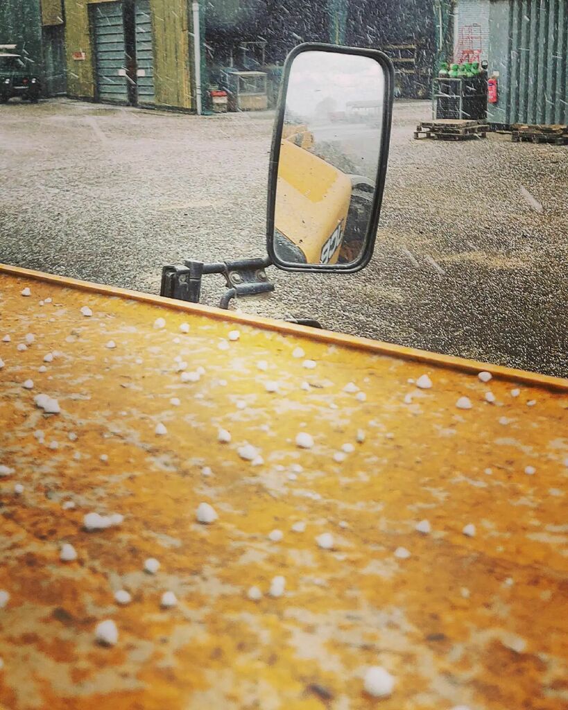 DEFENDERist's tweet photo. Did everyone enjoy the tiny snowballs this week? 🥶
#snowballs #weather #jcb #jcbloadall #farmlife #outdoors https://t.co/u8c7sAEU1K