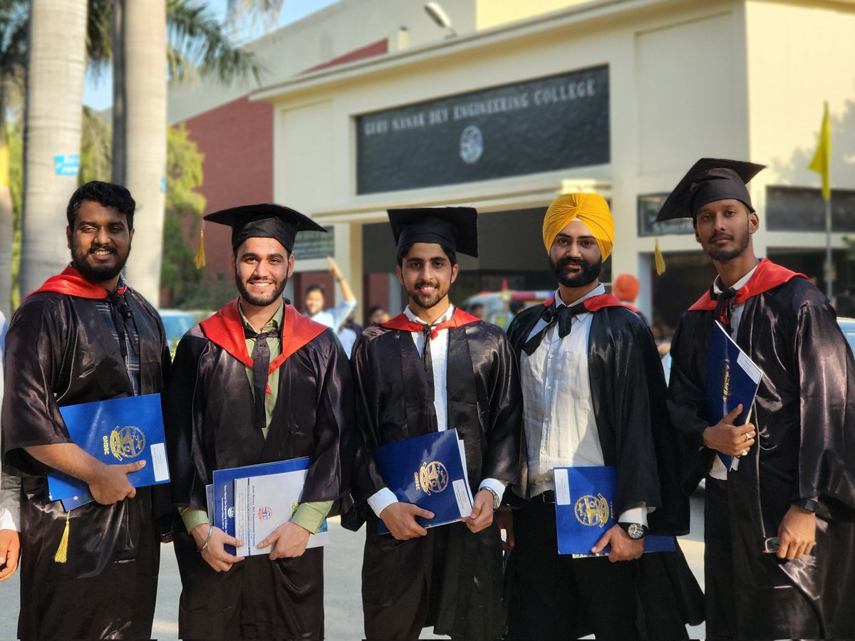 hoiboi_'s tweet photo. Graduated. https://t.co/bHqaPgZK6q