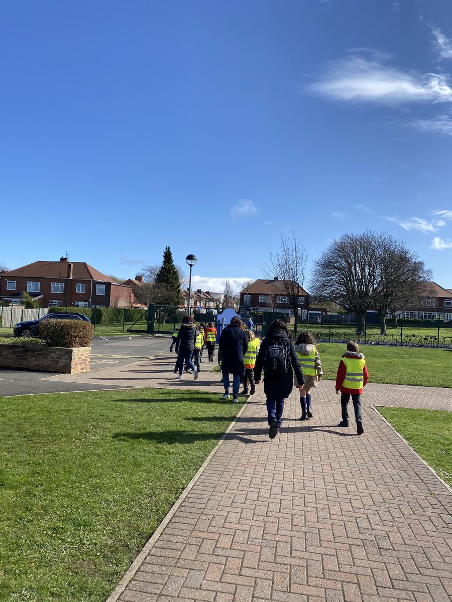 valleygardensnt's tweet photo. Another lovely session with Year 4. This time it was Coquet Park First School having taster sessions in our lab and library. #vgmstransition #vgmsscience https://t.co/UsUJ9Xagiq