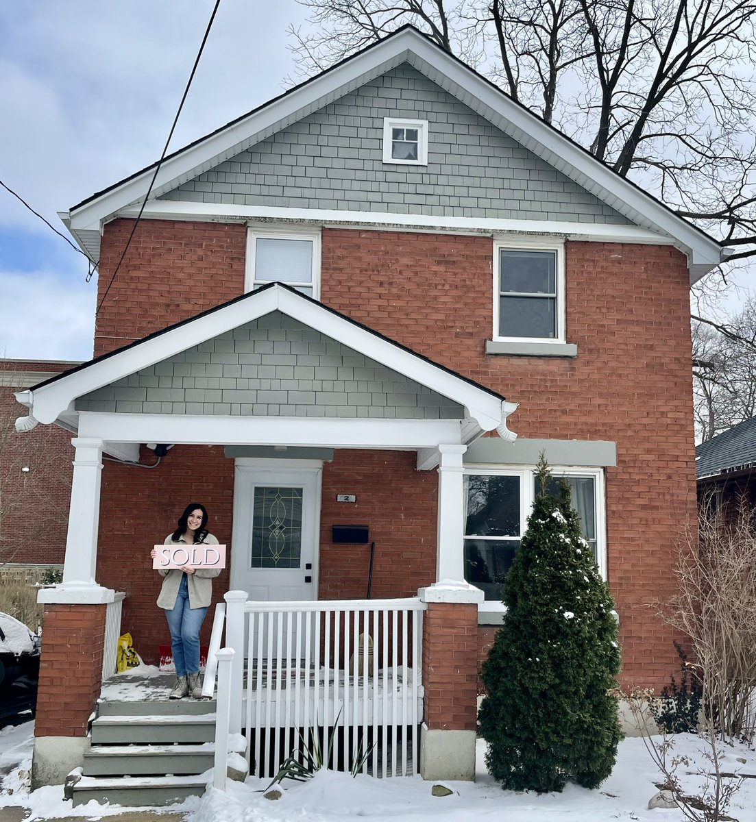 rematchmkr's tweet photo. So proud of this girl on the sale of her first property 🤩 I see many more awesome moves in your future 🍾🥂

#AgentDee #AgentJackie #rematchmaker #realestatematchmaker #ldnont https://t.co/e5x7OJzTiT