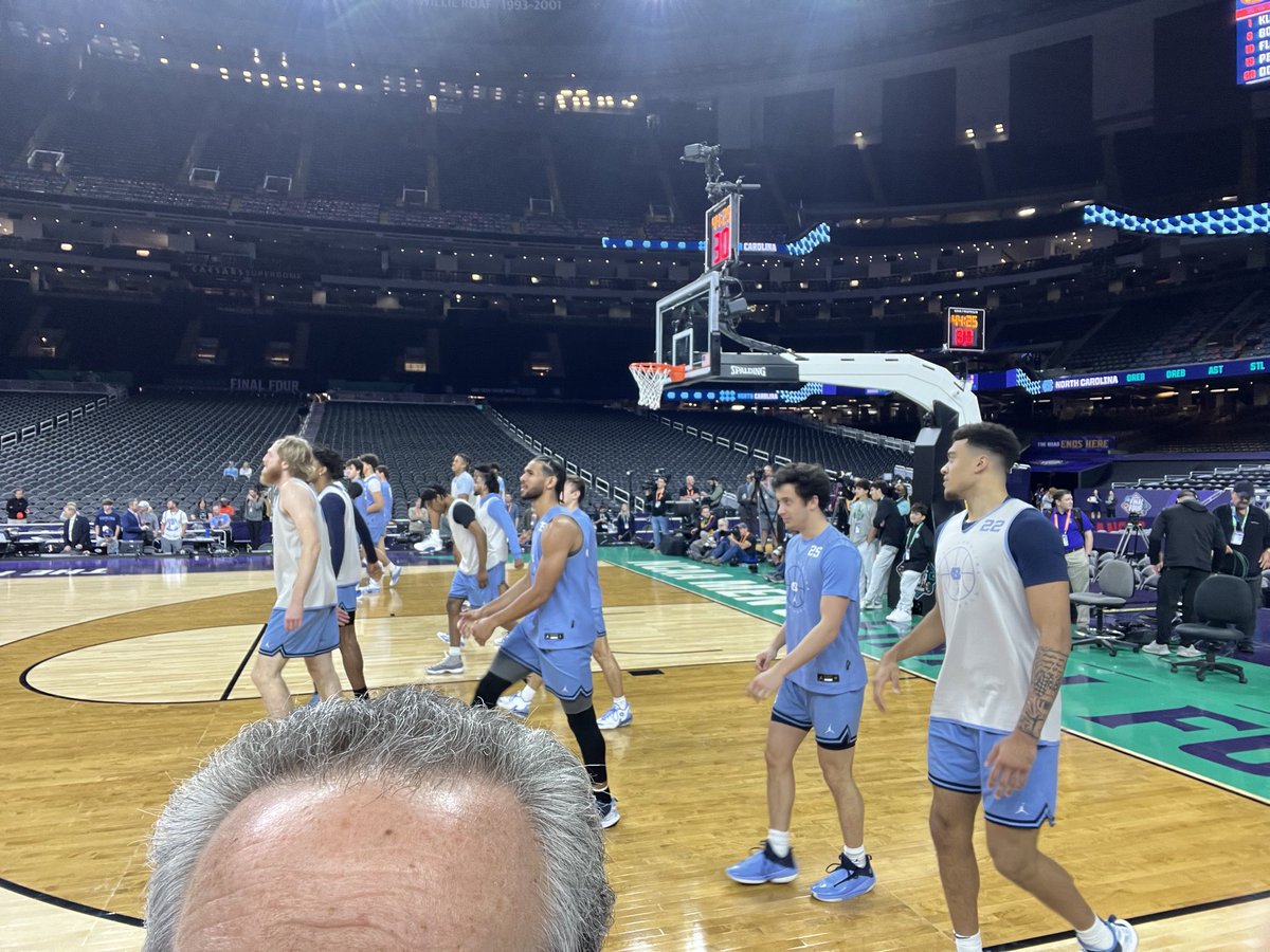 BubbaUNC's tweet photo. Team at #Final4Head Practice https://t.co/EK8qDMTwx1
