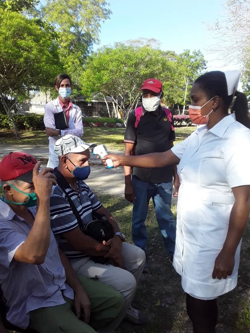 Taller comunitario con la representación de Salud Puerto Padre en Saludos al PCC y el 4 de Abril.
#Cuba #LasTunas #VamosConTodo
<a href="/DiazCanelB/">Miguel Díaz-Canel Bermúdez</a>
<a href="/Japortalmiranda/">José Angel Portal Miranda</a>
@ReneGallego3
@JaimeC
@dpslastunas
<a href="/yanelis_pascual/">Yanelis Pascual Alonso</a>