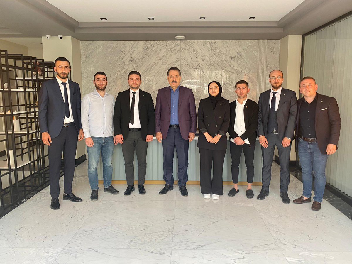 Ak Parti İznik Gençlik Kolları başkanı Faruk Baydar ve yönetim kurulu üyelerine ziyaretlerinden dolayı teşekkür ediyor, başarılar diliyorum.
Gençlerle gençliğin siyasete bakışını,2023  seçimlerinin önemini konuştuk.