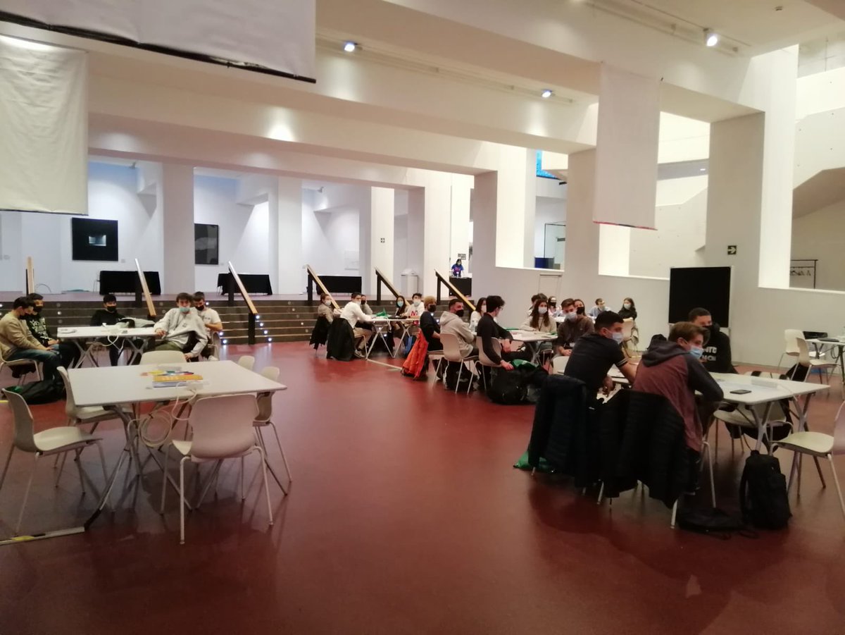 sergimoralesd's tweet photo. Comença al @TecnoCampus la #SomHackathon22 💪 un repte d'àmbit #tecnològic ⌨ i treball col.laboratiu on es posarà en relleu l'#economiacircular ♻️ i en el en què participen tant #estudiants: universitaris i de batxillerat amb el suport de mentors que els acompanyen. https://t.co/v6bkx7GpBD