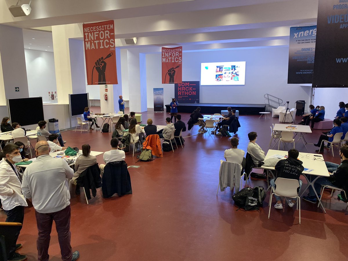sergimoralesd's tweet photo. Comença al @TecnoCampus la #SomHackathon22 💪 un repte d'àmbit #tecnològic ⌨ i treball col.laboratiu on es posarà en relleu l'#economiacircular ♻️ i en el en què participen tant #estudiants: universitaris i de batxillerat amb el suport de mentors que els acompanyen. https://t.co/v6bkx7GpBD