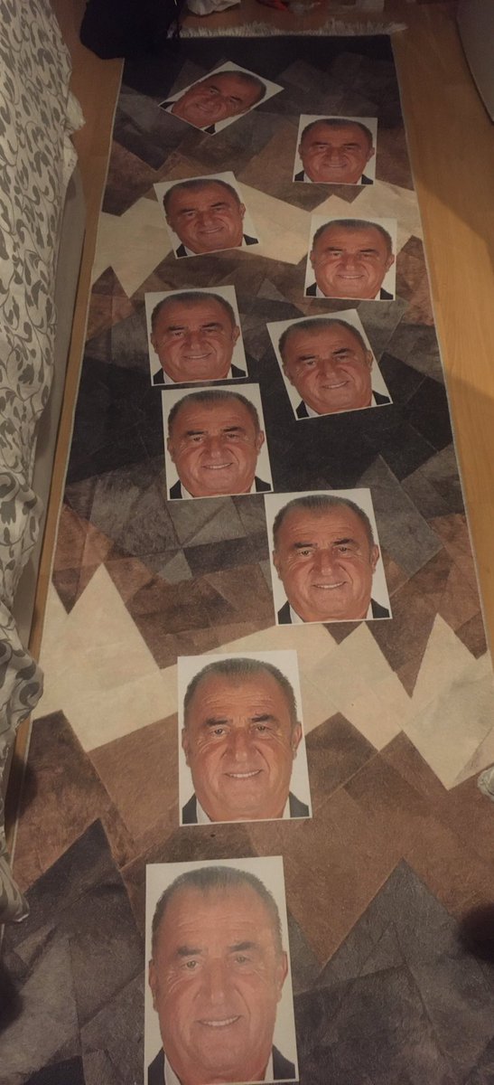 reffazumgs's tweet photo. Olum çok çıkartmışım maske yapıcam diye sığmadı bir yere halıya serdim foto çekmek için toplicam şimdi https://t.co/RvRH4ElKXL