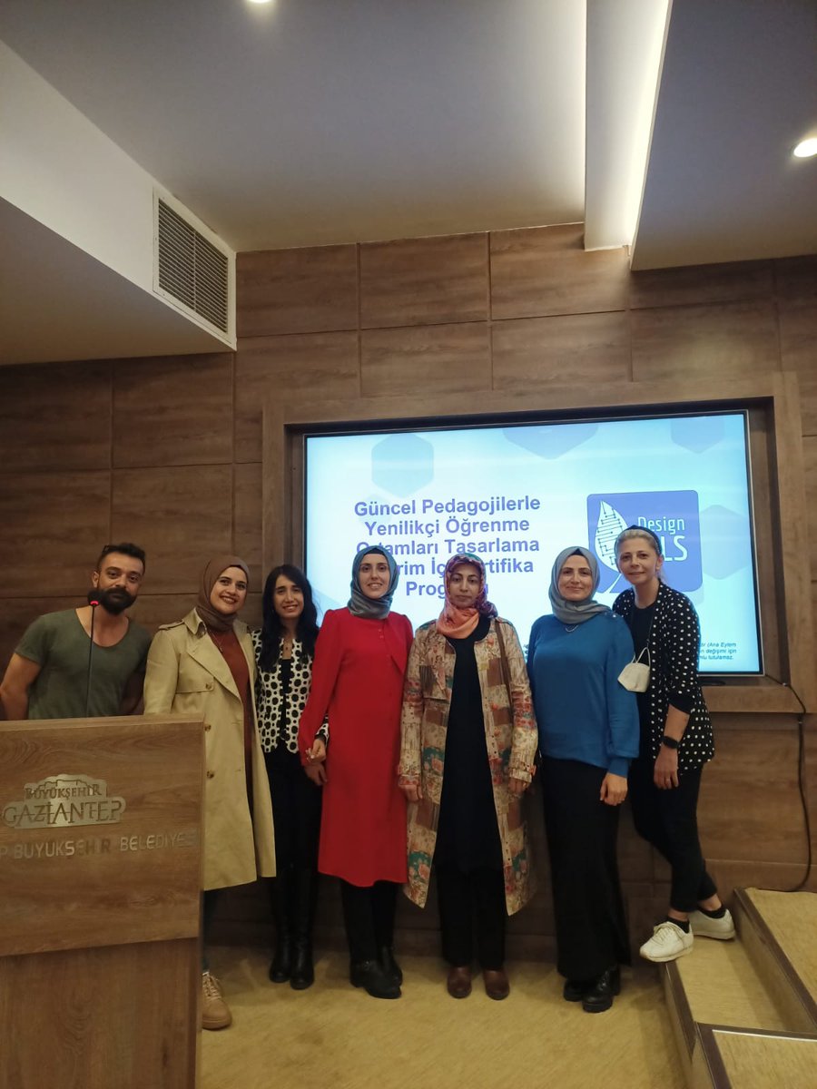 NidaDemirrrr's tweet photo. Design FILS eğitimlerimiz ilk yüz yüze oturumu ile başladı 🤗 Okullarımızda yenilikçi öğrenme alanlarının ne olduğu, tasarımının nasıl yapılacağını anlattığımız eğitimimize katılan herkese çok teşekkür ederiz🌼
@etwgaziantep @metinzkann @_kayazehra @aybukeccetin #DesignFILS https://t.co/YaGuqPM3ua