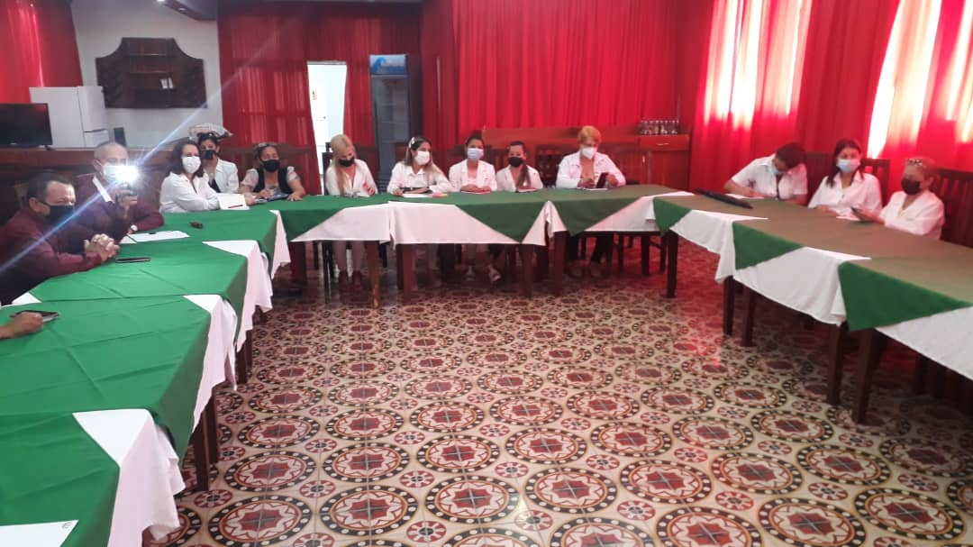 Realizado hoy Taller Provincial de Pediatría en #LasTunas por una mejor calidad de vida en los pacientes en edades pediátricas. #VamosConTodos 
#Cuba 
<a href="/DiazCanelB/">Miguel Díaz-Canel Bermúdez</a> 
<a href="/japortalmiranda/">José Angel Portal Miranda</a> 
<a href="/RenGallego3/">René Gallego</a> 
<a href="/gobiernotunas/">Gobierno Provincial de Las Tunas</a> 
@dpslastunas 
<a href="/YadiraEscobarP1/">Yadira Escobar Pérez</a>