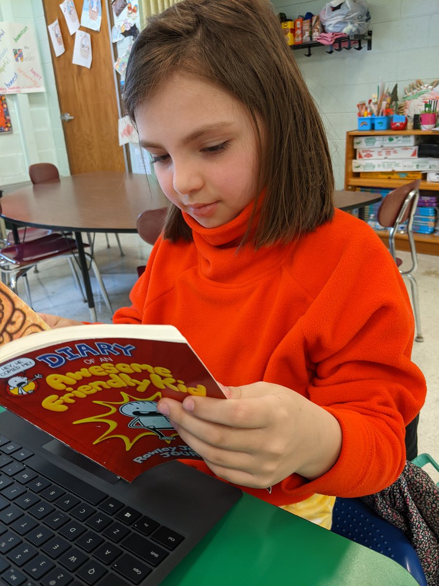 Mrsmurphymunch3's tweet photo. We love the Scholastic Book Fairs! 🐊💜📚 #murphymunchkins #scholasticbookfairs #thankspto https://t.co/USGuznLuRM