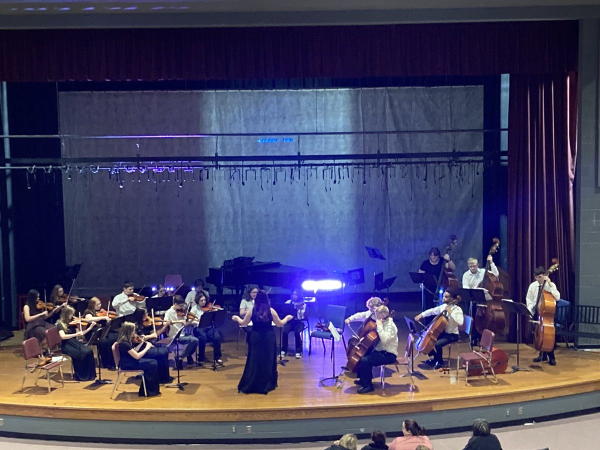 BCMiddleSchool's tweet photo. Great job by our elementary and middle school students at the BC Spring Strings Concert! Great commitment by all to help students experience success! #FullSteamAheadBC https://t.co/ZqDk1wiPGn