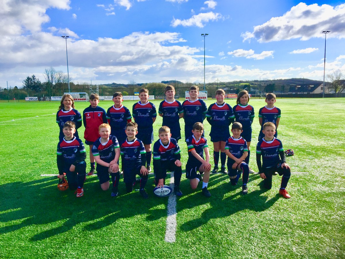 MMADACADEMY's tweet photo. Ymdrech dda iawn gan y tîm Glas heno yn erbyn @ValleyU15s (Dan 11) da👏. Diolch i @LeeRees1991 am gamu mewn y funud olaf i ddyfarnu. A great effort by the Blues tonight👏 against a skillful @ValleyU15s (Under 11s). Thanks to @LeeRees1991 for stepping in last minute to ref👌 https://t.co/PYL5pNJffz