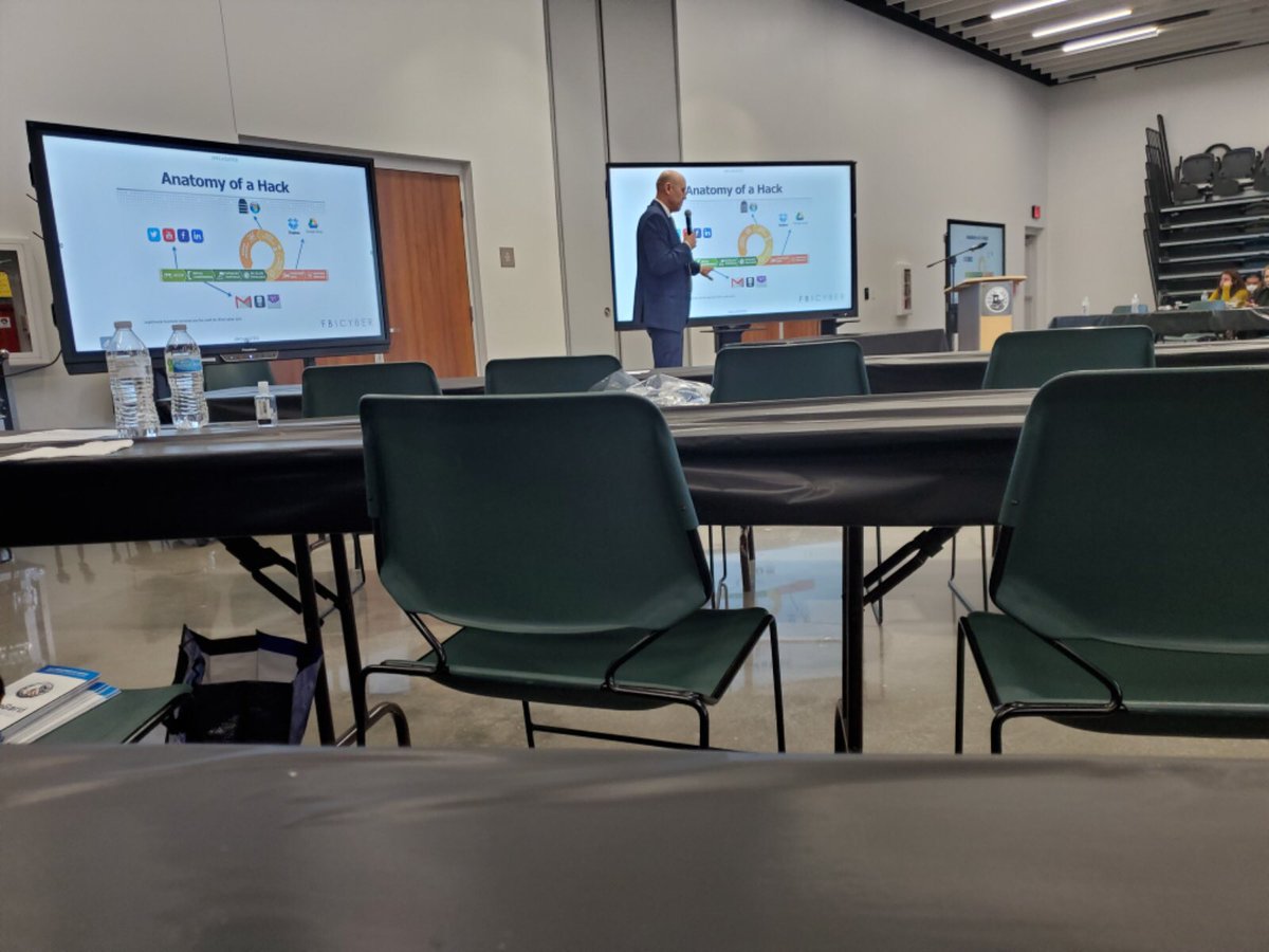 Great information @ CS Summit, thank you @HReyna_TECH &amp;  Technology team for the tour!