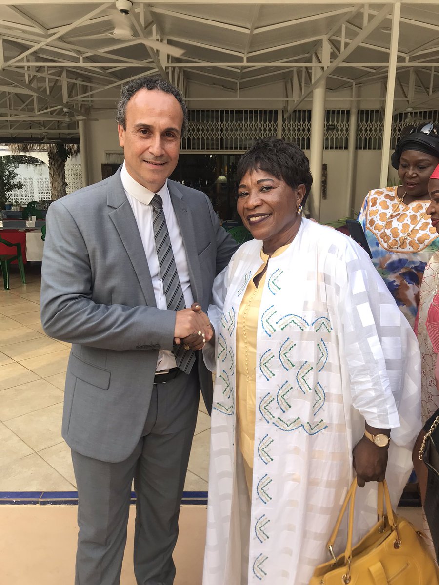 MakalCAMARA3's tweet photo. Café débat cette après-midi à 16h à la résidence de l’Ambassadeur de France en Guinée où LGP a été reçue. Mille merci à son Excellence Marc Fonbaustier et son équipe pluridisciplinaire. https://t.co/ir5irE1Jj1
