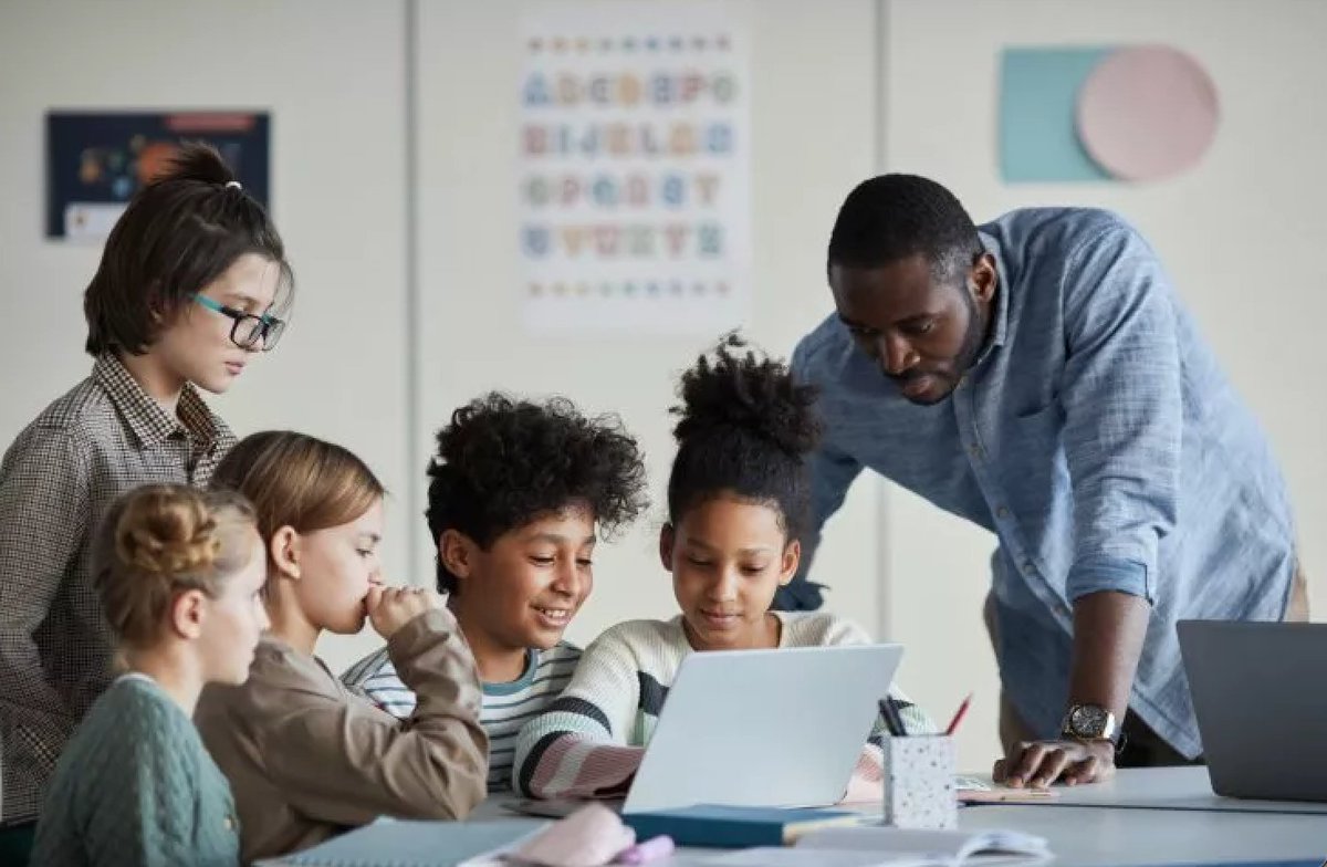 kevinpchavous's tweet photo. Did you know that less than half of all K-12 schools in the U.S. teach computer science as part of the curriculum? For @Newsweek I shine a light on schools' need to prioritize digital literacy skills. https://t.co/8BFTHQjJAt https://t.co/SE3nQz5jnF