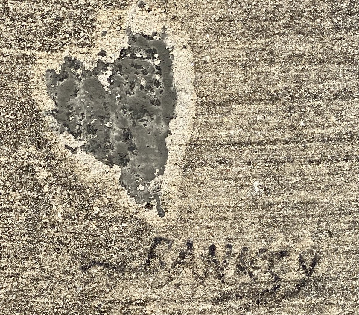ChefKevinBelton's tweet photo. NOLA ❤️ (disclaimer: we don’t know if this is real but it was a treasure that we found in NOLA). #nola #nolalove #neworleans #treasure #secret #foundtreasure #banksy #heart #love https://t.co/IP0iFFsqg2