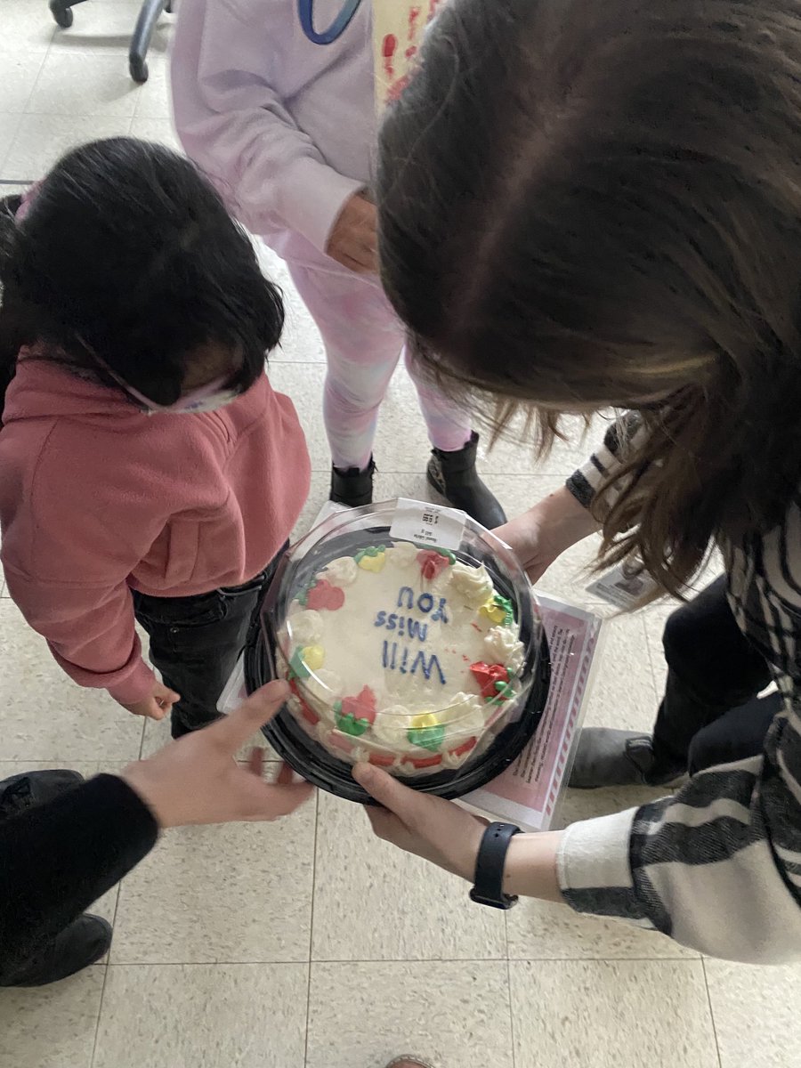 Absolutely perfect cake for my SLP intern who has been working on speech sounds, especially vowel sounds, with her Ss for 13 weeks! (Her students didn’t decorate the cake 😉). We’ll miss you, ⁦<a href="/HannaBowers/">Hanna Bowers</a>⁩. ⁦@HRCE_StudentSer⁩ ⁦<a href="/BurtonEBES/">Burton Ettinger</a>⁩ @HRCE #SLP