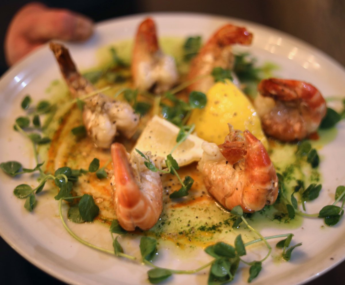 The weekend is upon us 🍤🍴🍃 Join us in the restaurant this weekend. 

Weekend Early Bird hours are Saturday 5pm-6.30pm and Sunday 2pm until close. 🍽