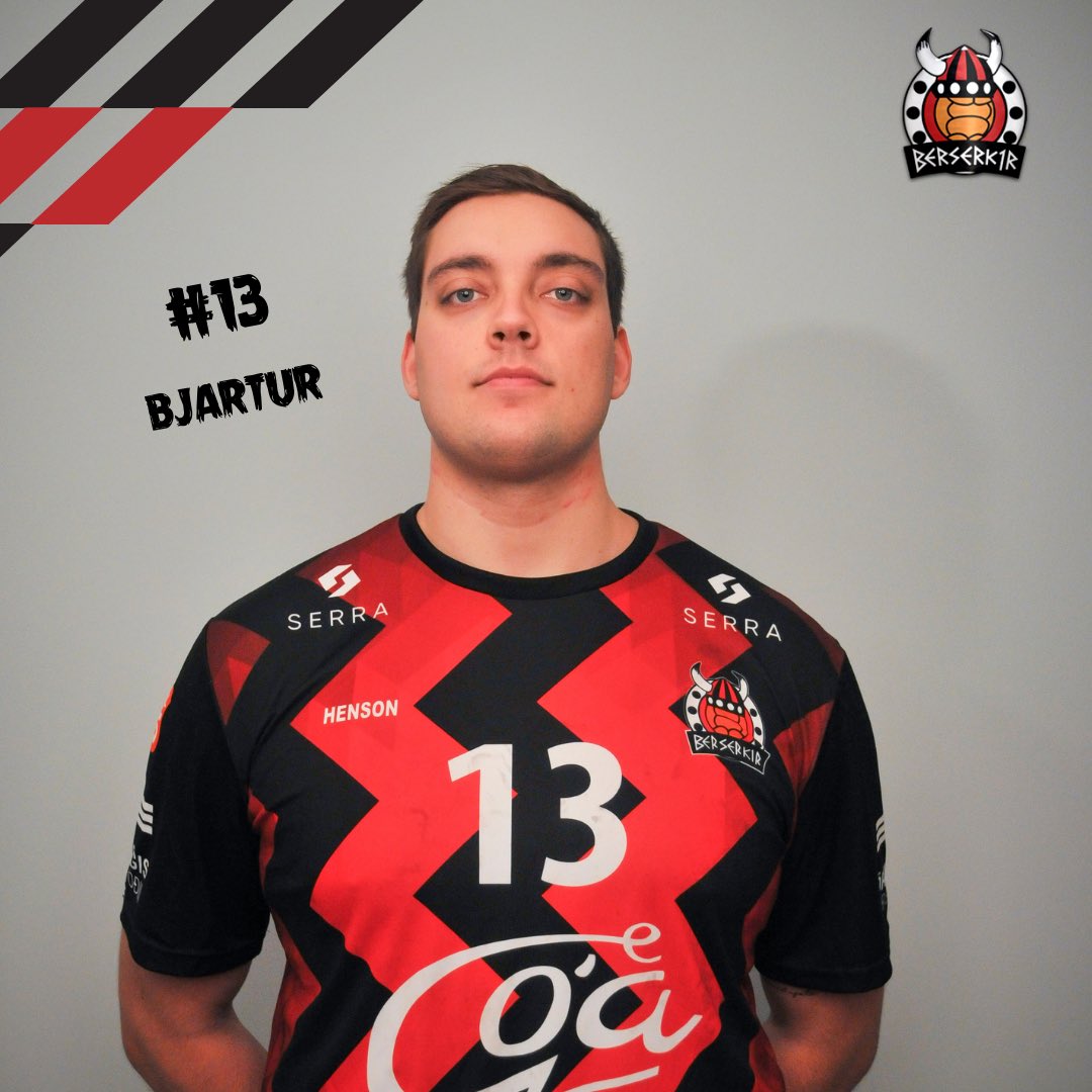 One to Watch👀-Búfræðingurinn galvaski Bjartur stendur vaktina á línunni. Af mörgum talinn efnilegasti línumaður sem hafði komið úr Víkinni síðan Robbi Sighvats var upp á sitt besta, en því miður fyrir okkur urðu landbúnaðarstörfin ofan á.

Hann er ekki allra, en hann er okkar.