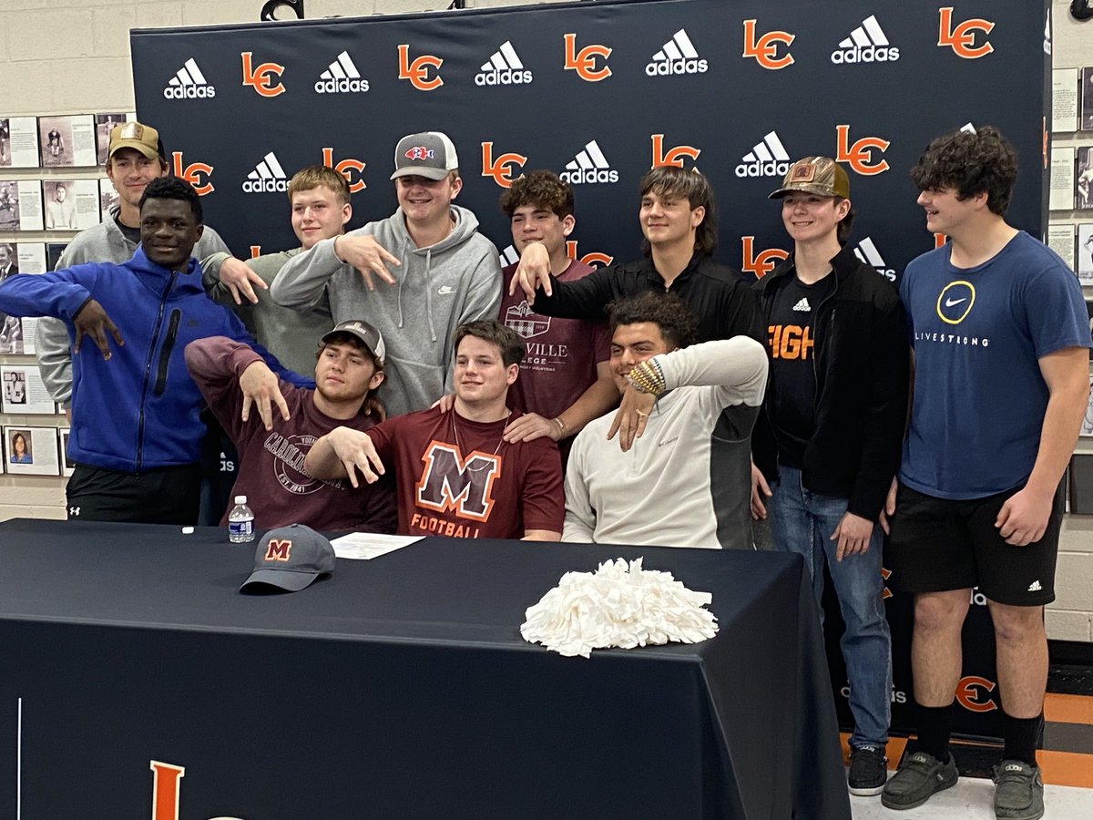 ChrisBrittainLC's tweet photo. Congrats to Cole Richards on Signing with ⁦@MCScots⁩ Football!!
⁦@NewsHeraldSport⁩ ⁦@Panthers_LCHS        ⁩ ⁦@LenoirCityFB⁩ https://t.co/Hw791Xz7dJ