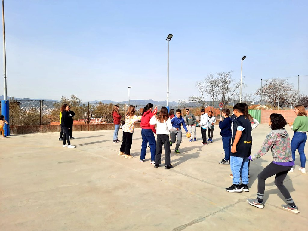 Escola Castell Ciuró tweet media