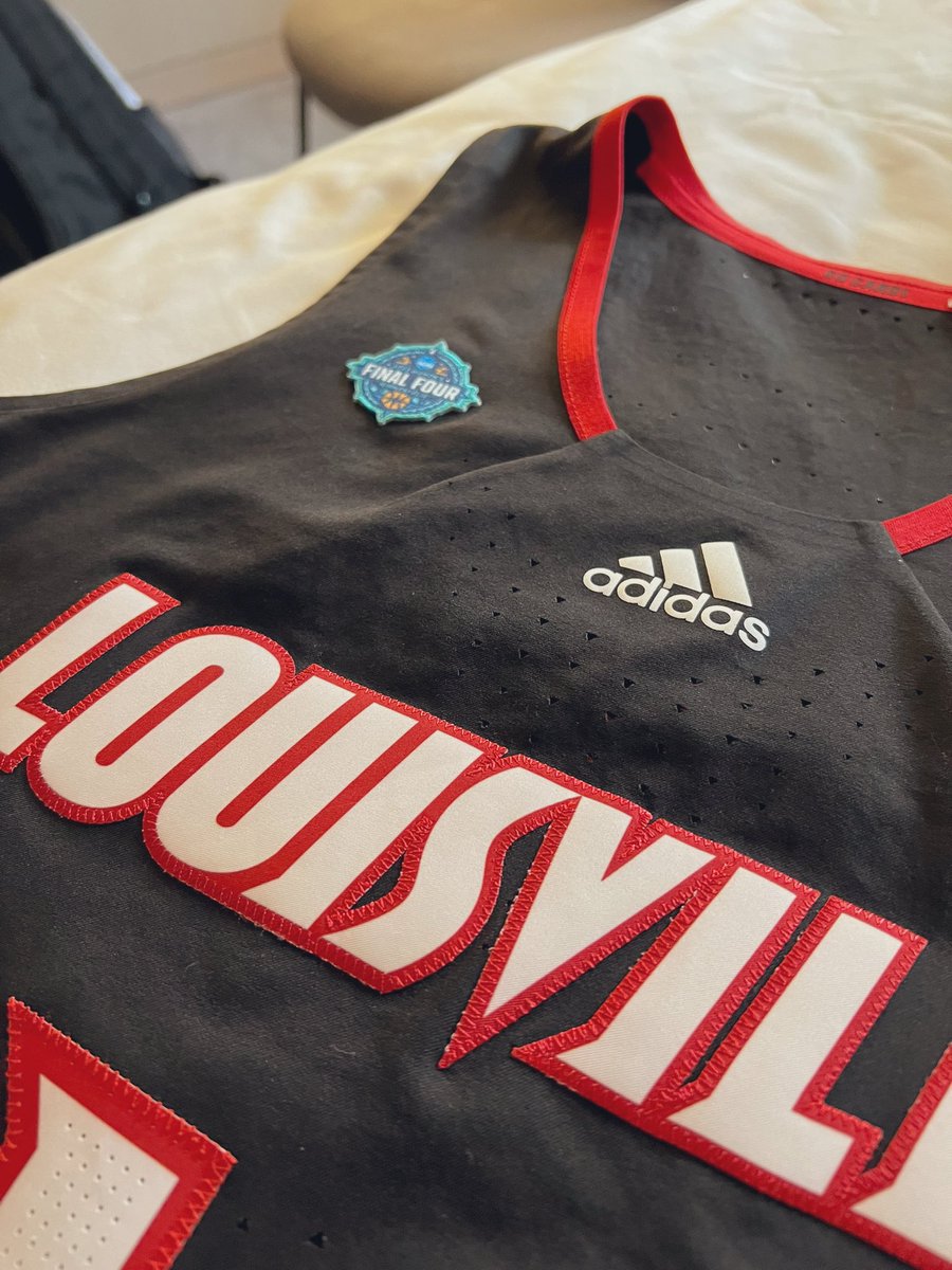 UofLWBBManagers's tweet photo. This ain’t no joke… Playing in the Final Four tonight!! https://t.co/Aypio1yYND